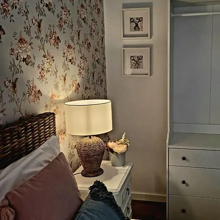 Ausenda's House アパート